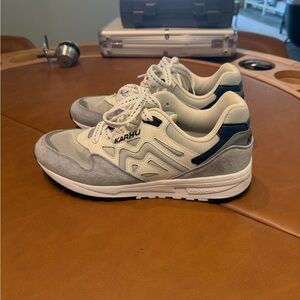 Karhu Men's Athletic Shoes - White and Gray